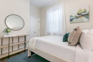 3 bedrooms, iron/ironing board, bed sheets