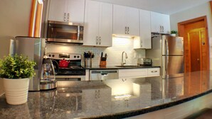 Casa, varias camas, bañera de hidromasaje, vistas a la montaña | Cocina privada