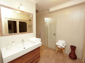 Apartment | Bathroom