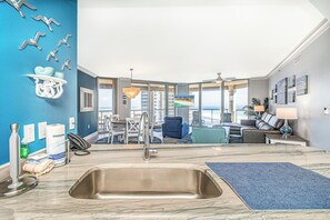 Interior - Gulf to Bay Views*Tower 1*Steps to the beach! (Pensacola Beach)