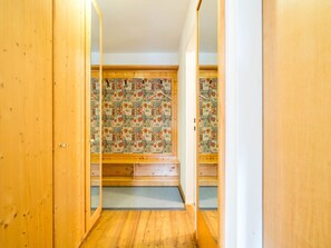 1 Schlafzimmer, individuell eingerichtet, Bettwäsche
