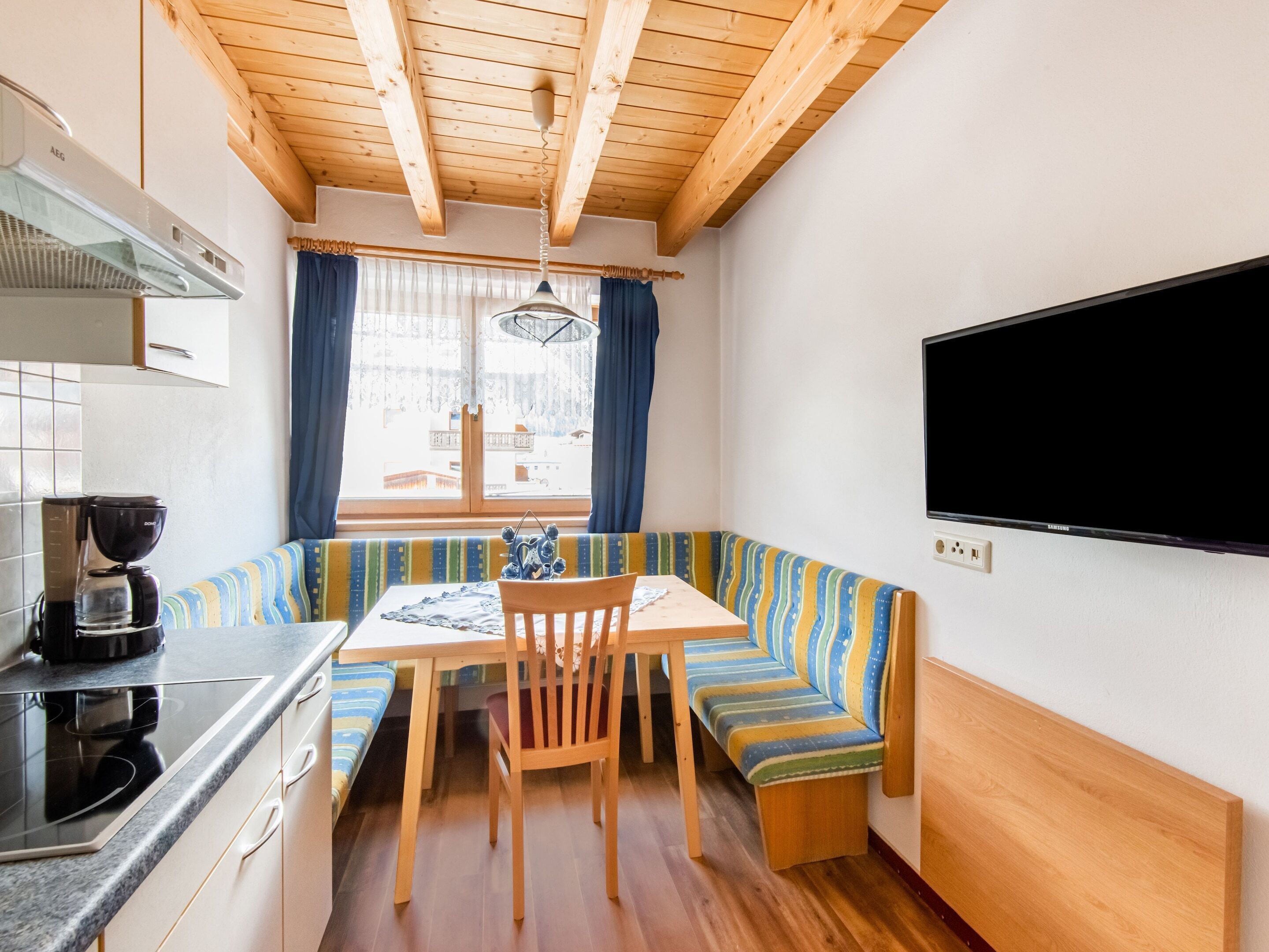 Apartment | Dining