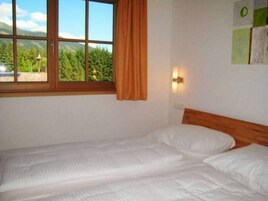 2 habitaciones, muebles diferentes y ropa de cama 