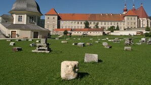 A large, historic building with a prominent dome and multiple red-roofed structures. - Chalet in Stadl an der Mur / Styria Near ski Area (Stadl-Predlitz)