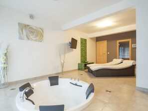 2 bedrooms, individually furnished, bed sheets - Wooden Chalet in Koralpe Amid the Forest (Frantschach-Sankt Gertraud)