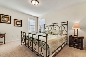 6 habitaciones, tabla de planchar con plancha, wifi y ropa de cama 