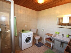Apartment | Badezimmer | Dusche, Handtücher