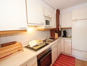Apartment | Eigene Küche | Wasserkocher mit Kaffee-/Teezubehör, Kühlschrank, Mikrowelle, Ofen