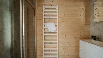 Shower, towels