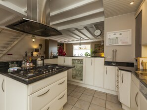 Private kitchen - Vintage Villa in Knokke-Heist near Beach (Knokke-Heist)