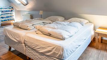5 bedrooms, individually furnished, bed sheets