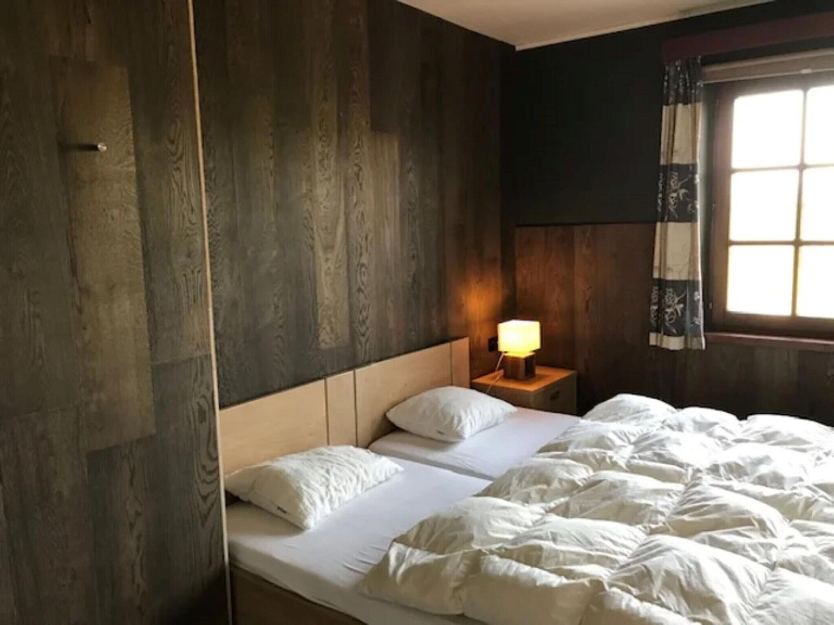 Rumah | 5 kamar tidur dan dilengkapi dengan perabotan berbeda-beda