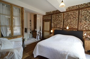 Cottage | 4 kamar tidur dan dilengkapi dengan perabotan berbeda-beda