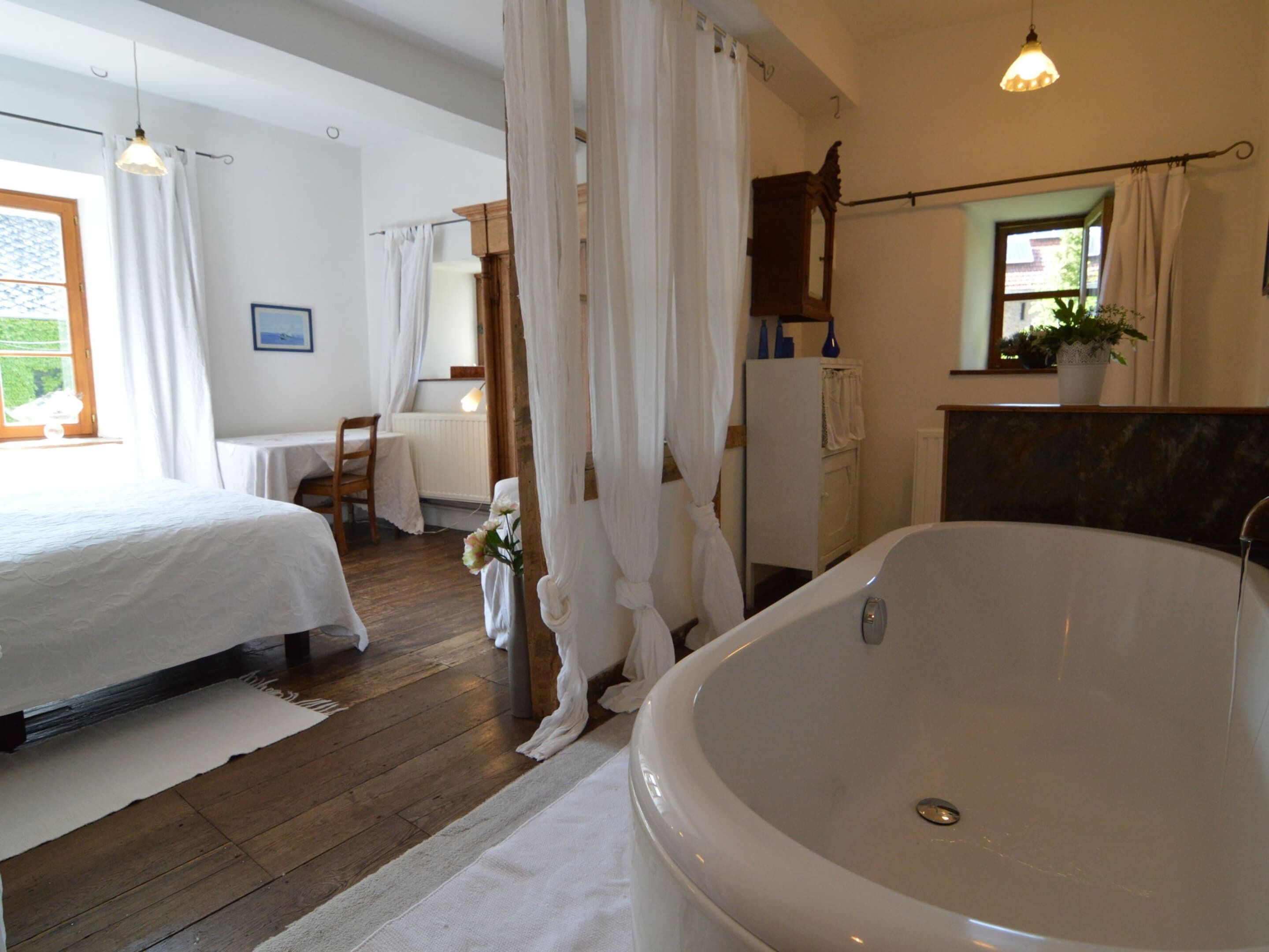Cottage | 4 bedrooms, individually furnished, bed sheets