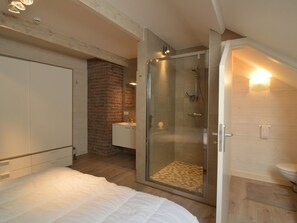 House | Bathroom