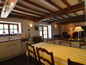 Cottage | Private kitchen | Stovetop - Cozy Cottage Near River (Vresse-sur-Semois)