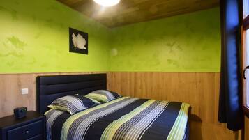 Chalet | 2 bedrooms, individually furnished