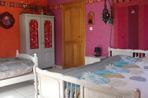 Kır Evi | Ayrı ayrı döşenmiş, çarşaf takımı