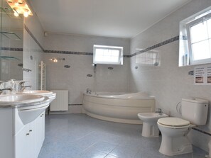 Bathroom - Spacious Holiday Home in Arnultovice With Swimming Pool (Novy Bor)