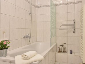 Villa | Badezimmer | Duschwanne