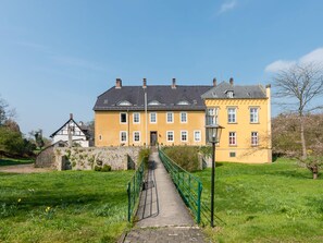 Apartment | Exterior - Spacious Apartment in Leopoldshöhe near Teutoburg Forest (Leopoldshoehe)