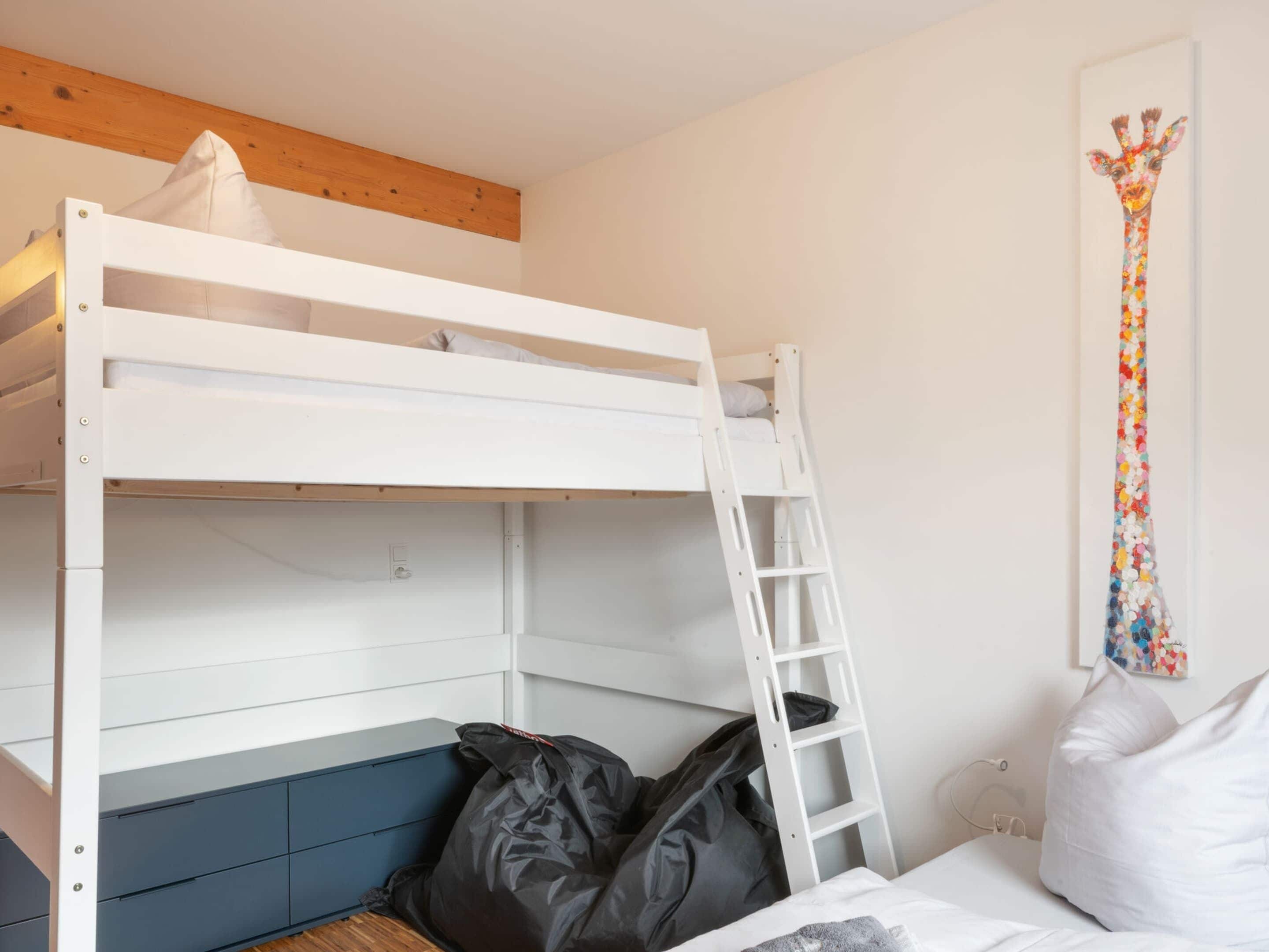 House | 4 bedrooms, individually furnished, bed sheets