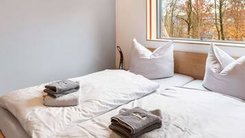 4 bedrooms, individually furnished, bed sheets