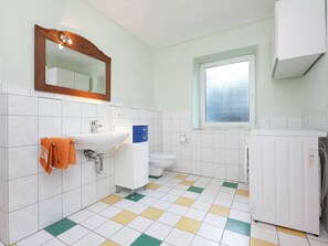 Villa | Badezimmer | Dusche, Handtücher