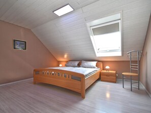 Maison | 4 chambres, ameublement personnalisé, fer et planche à repasser