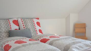 3 Schlafzimmer, individuell eingerichtet, Bettwäsche
