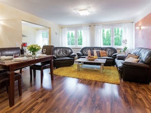 Living room - Apartment in Markdorf Near Town Center (Markdorf)