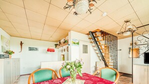 Dining - Beautiful Detached Holiday Home With Sauna Adjacent to the Rennsteig in Thuringia (Grossbreitenbach)