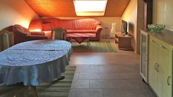 Apartemen | 2 kamar tidur dan dilengkapi dengan perabotan berbeda-beda