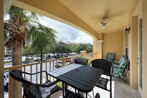 Outdoor dining - Stunning Vacation Condo - Vista Cay Resort - 2008 (Orlando)