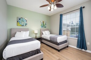 3 bedrooms, iron/ironing board, free WiFi, bed sheets - Stunning Vacation Condo - Vista Cay Resort - 2008 (Orlando)