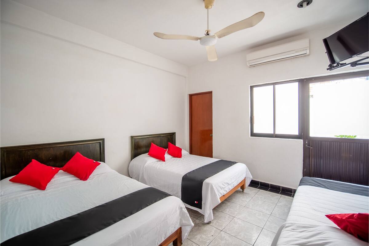 Habitación familiar | Tabla de planchar con plancha, wifi gratis, ropa de cama