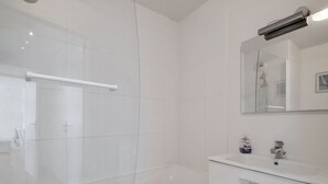 Bathroom - Modern Apartment in Bray-dune With Seaside View (Bray-Dunes)