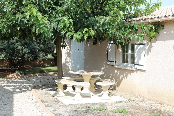 Villa | Garden - Villa in Languedoc With Pool Near Historic Cities (Rousson)