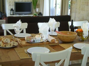 Dining - Villa in Languedoc With Pool Near Historic Cities (Rousson)