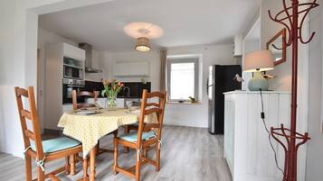 Cottage | Dining