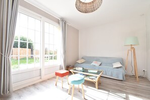 Cottage | Living room - Cottage in Cosqueville Near Normandy Coast (Vicq-sur-Mer)