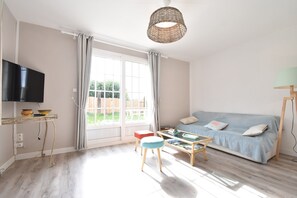 Cottage | Living room - Cottage in Cosqueville Near Normandy Coast (Vicq-sur-Mer)