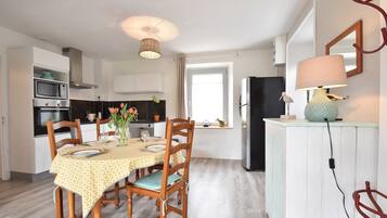 Cottage | Dining