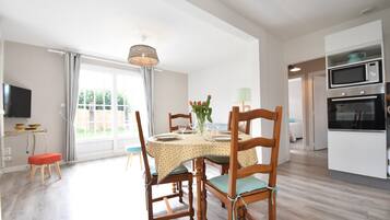 Cottage | Dining