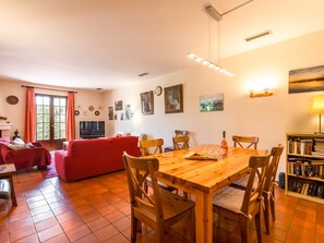 Villa | Living room - Villa in Beaufort With Pool & Views (Beaufort)