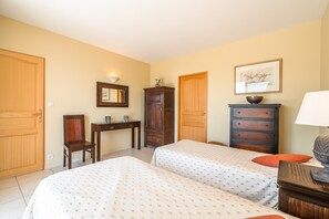 Room - Villa in Limoux With Private Pool & Mountain Views (Limoux)