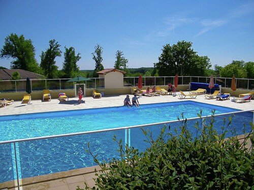 Alluring Villa in Écuras With Fenced Garden