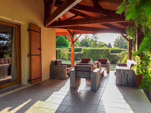 Alluring Villa in Écuras With Fenced Garden
