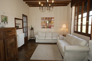 House | Living room - Elegant Mansion Stay in Belves (Pays-de-Belves)