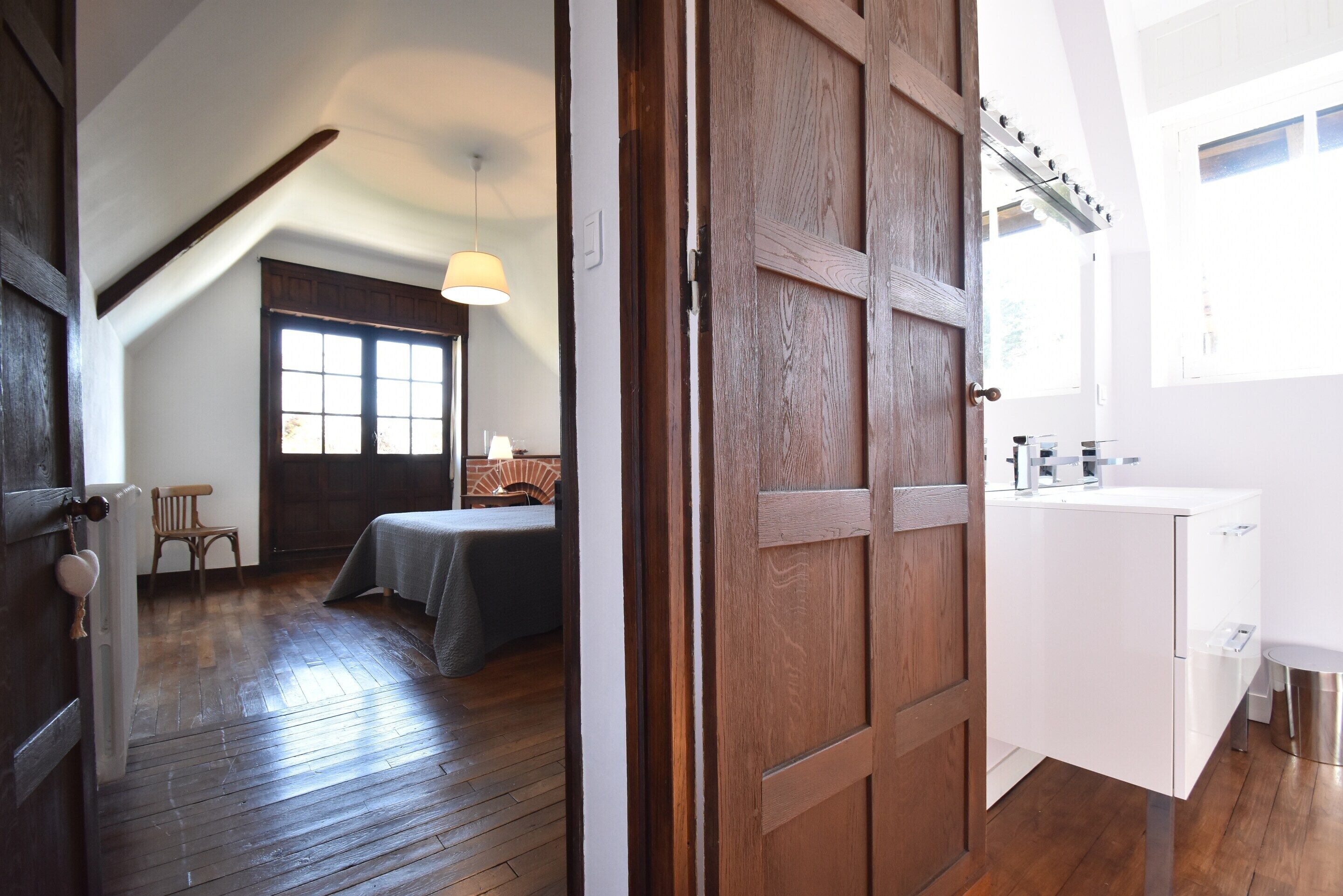 5 bedrooms, individually furnished